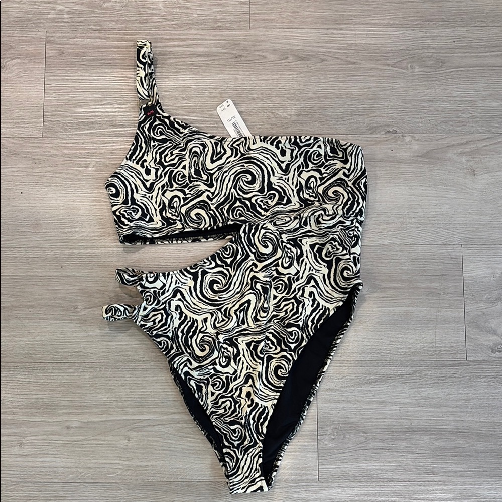 La SENZA Black & White One-Shoulder Swirl Cutout One-Piece